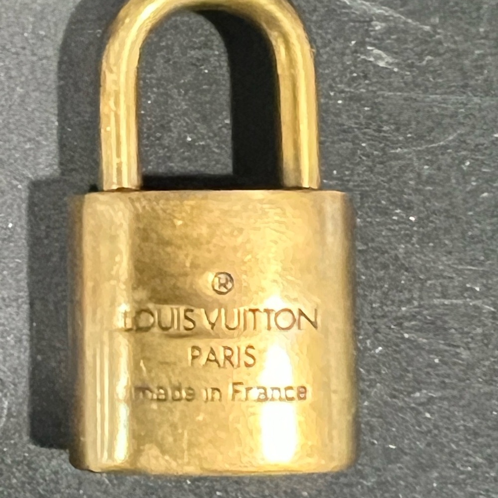 Louis Vuitton Gold lock for handbag - Picture 2 of 9